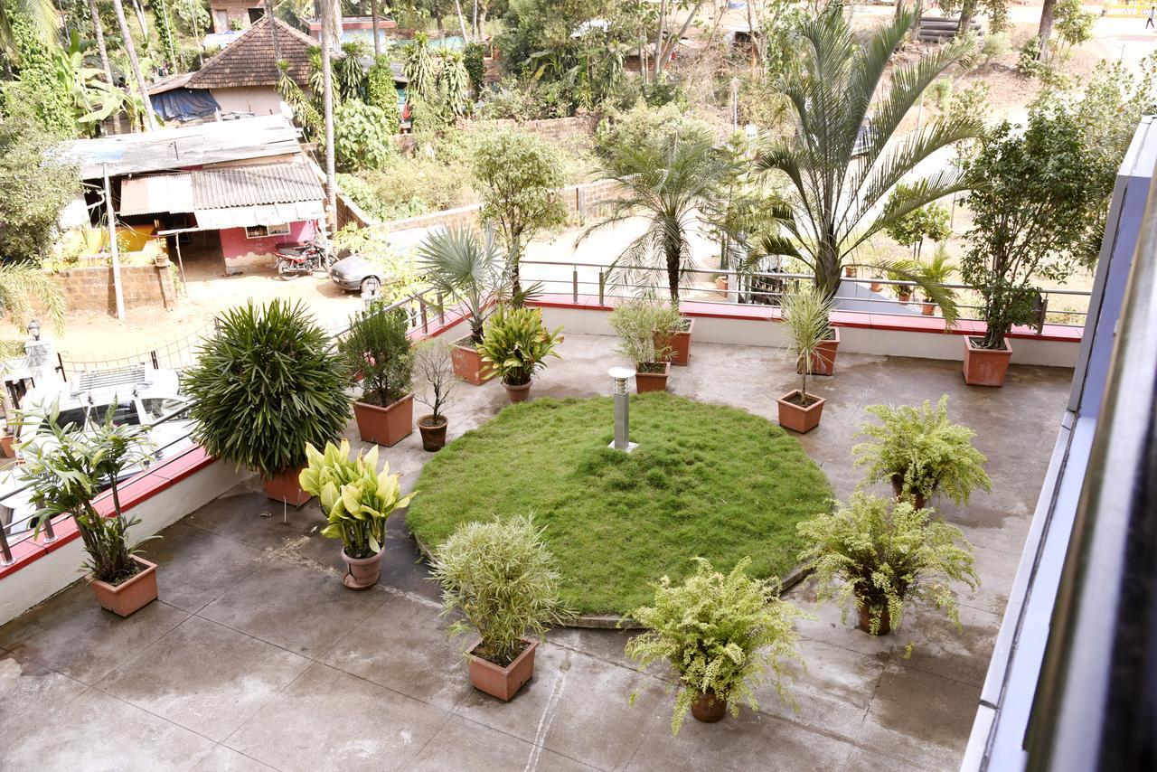 Slr Residency Hotel Subrahmanya Bagian luar foto