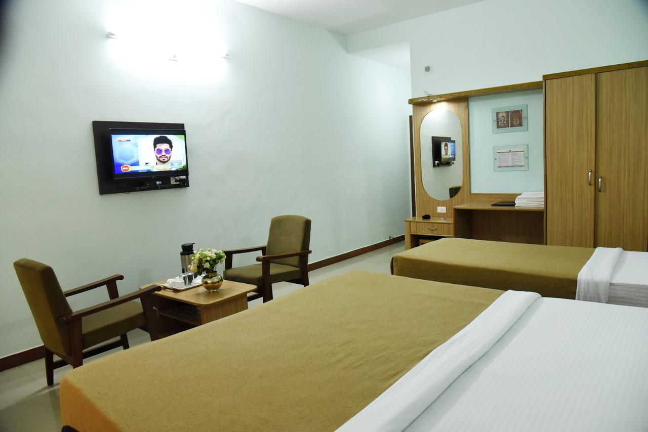 Slr Residency Hotel Subrahmanya Bagian luar foto