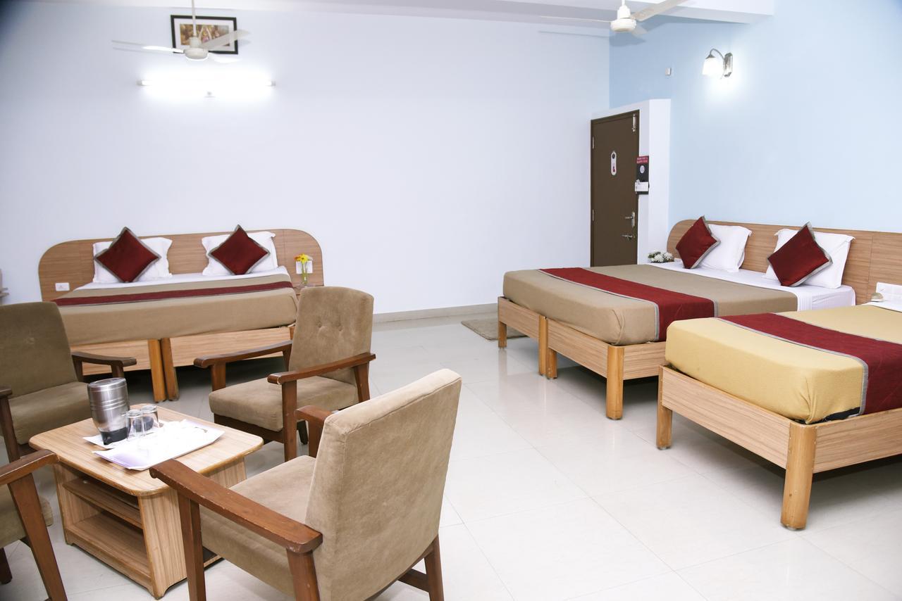 Slr Residency Hotel Subrahmanya Bagian luar foto