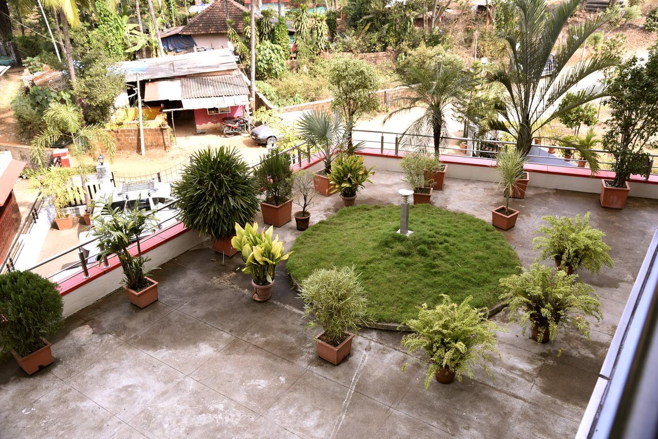 Slr Residency Hotel Subrahmanya Bagian luar foto