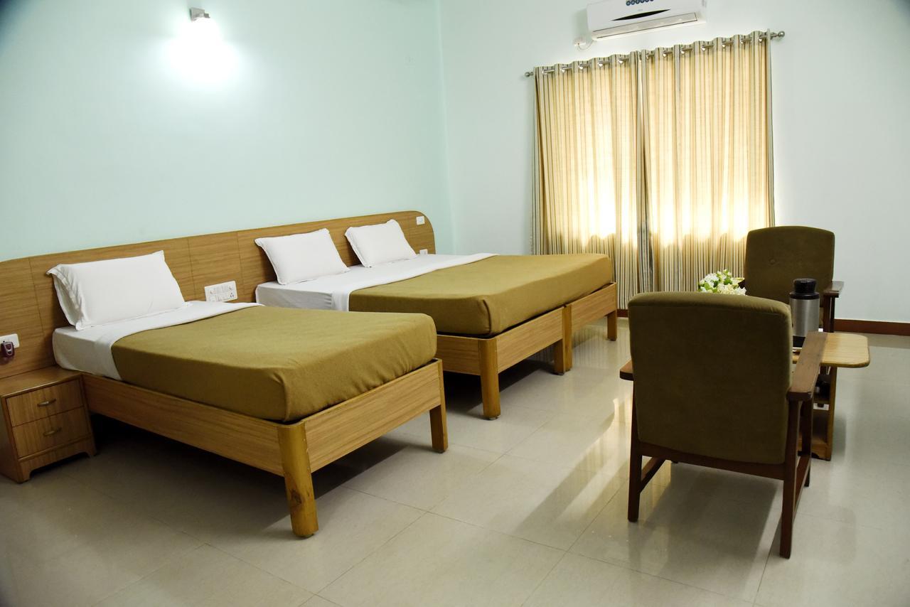 Slr Residency Hotel Subrahmanya Bagian luar foto