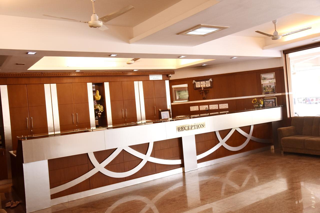 Slr Residency Hotel Subrahmanya Bagian luar foto