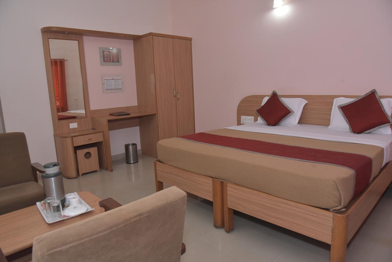 Slr Residency Hotel Subrahmanya Bagian luar foto